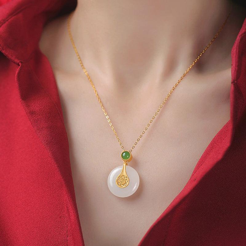 Classic Silver Necklace with Timeless Appeal