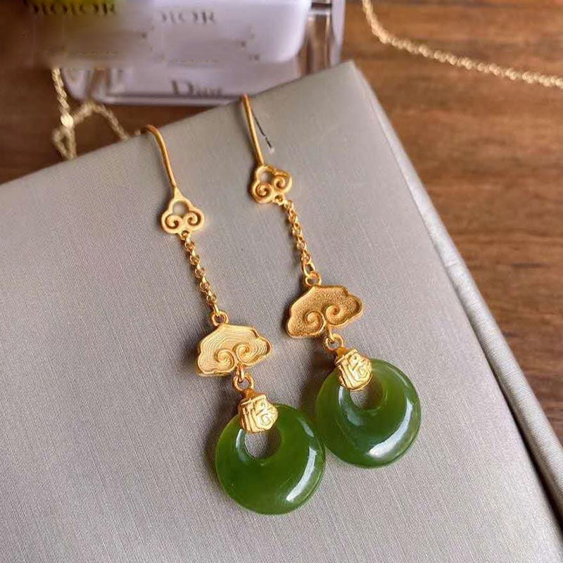 Romantic Silver Earring for Special Moments