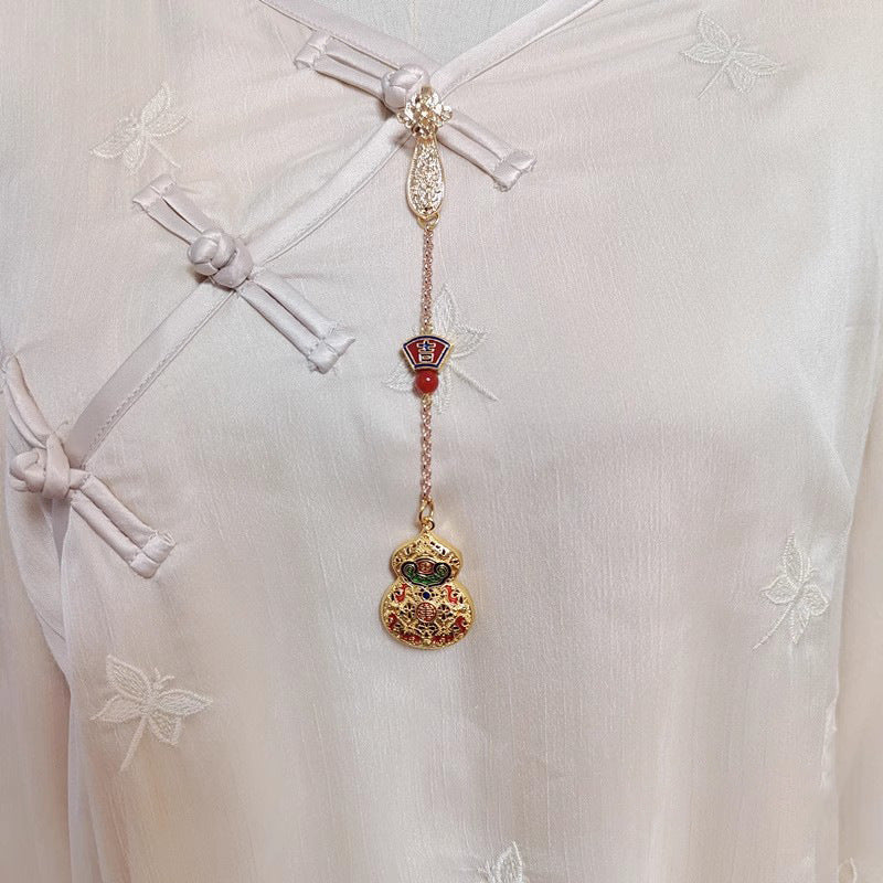 Charming Pendant for Any Occasion