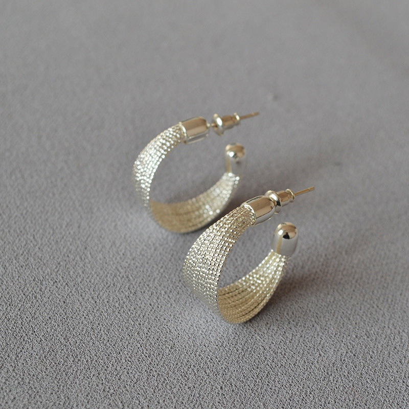 Romantic Gold Earring for Special Moments