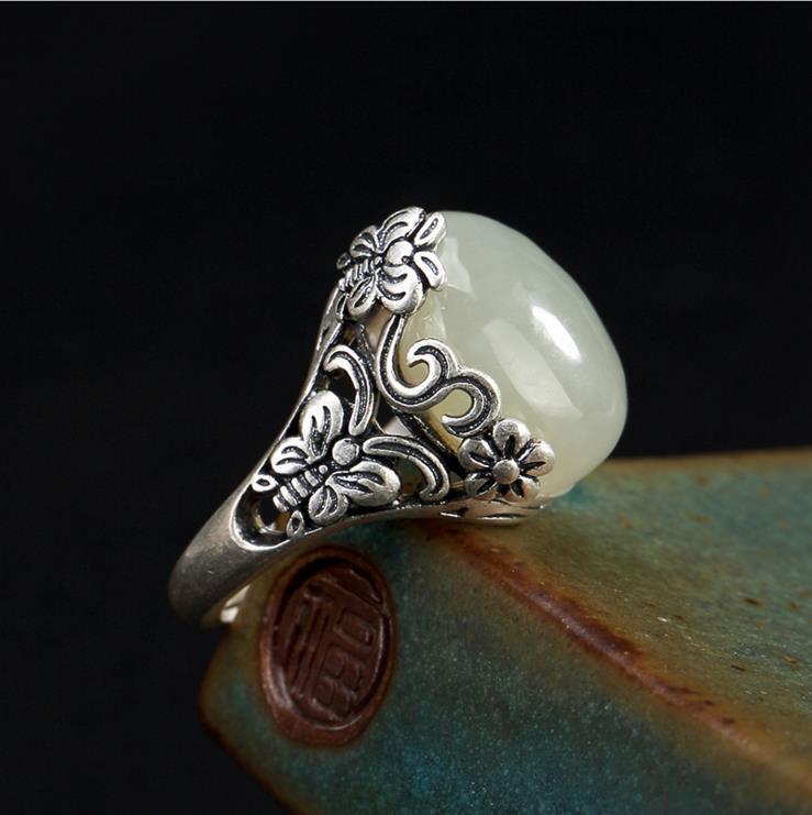 Classic Silver Ring with Timeless Appeal