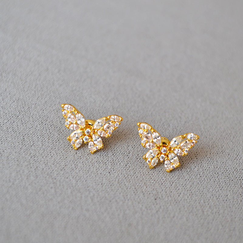 Classic Gold Earring with Timeless Appeal