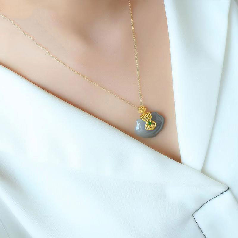 Classic Silver Necklace with Timeless Appeal
