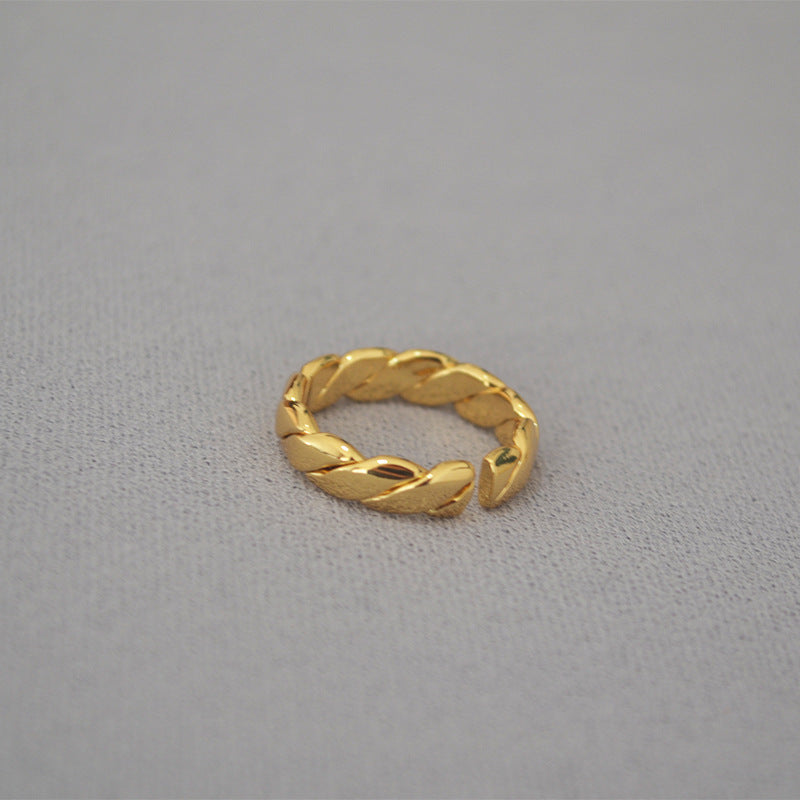 Romantic Gold Ring for Special Moments