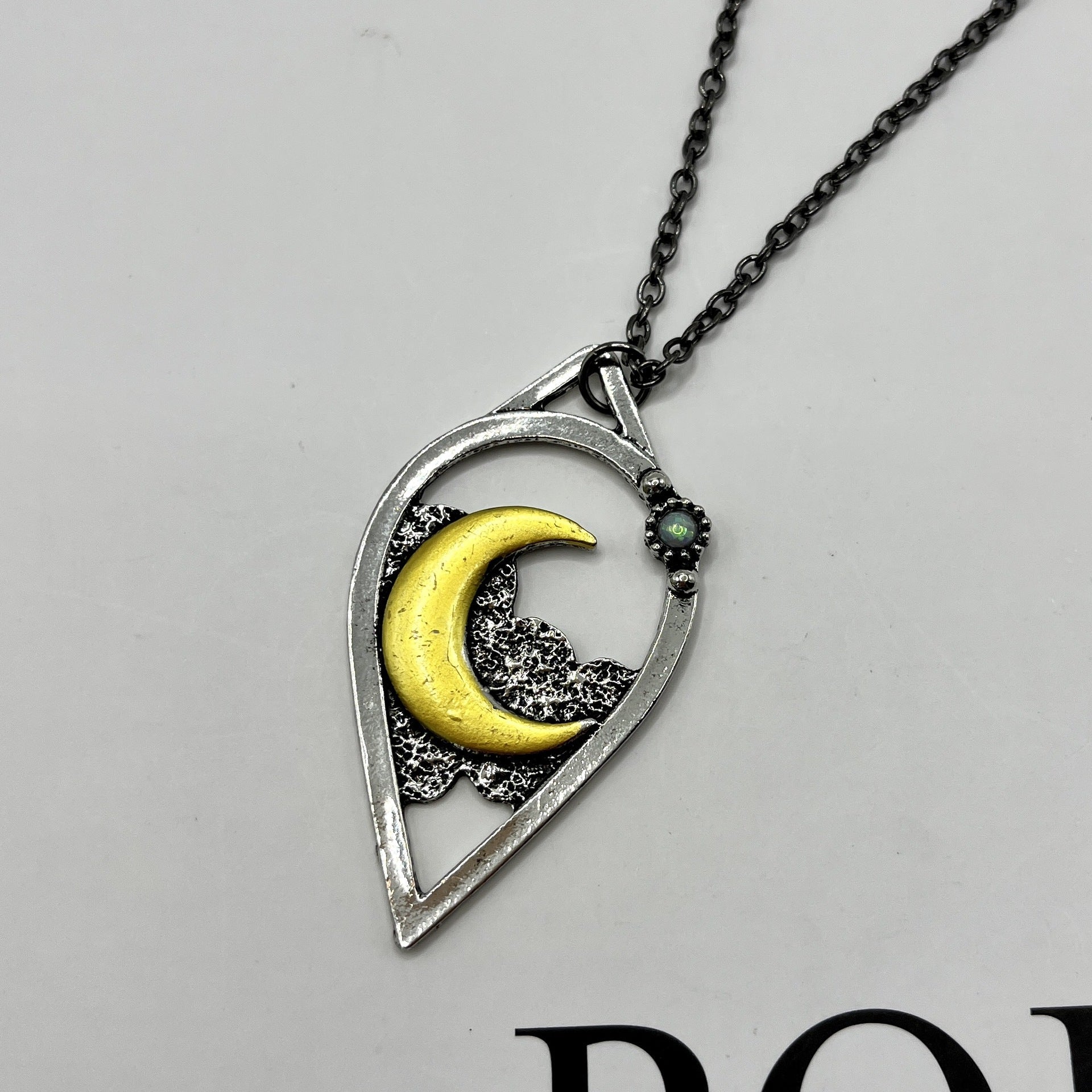 Stunning Necklace for Daily Wear
