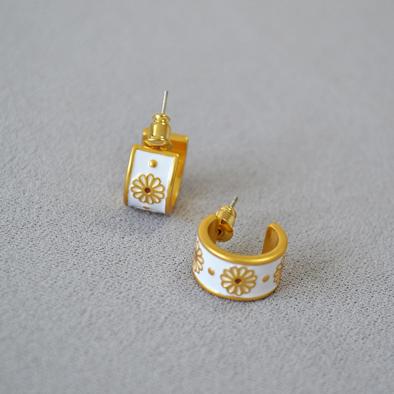 Romantic Silver Earring for Special Moments