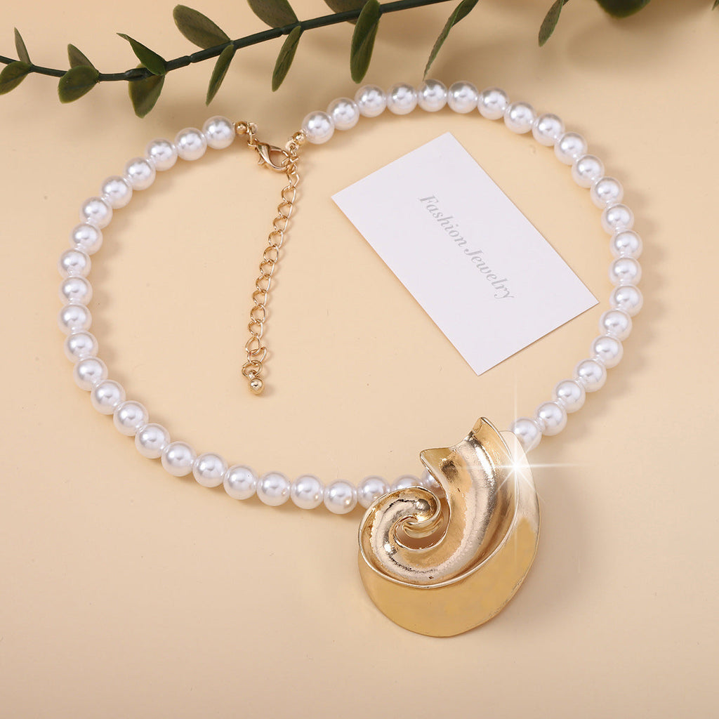 Classic Pearl Chain with Timeless Appeal