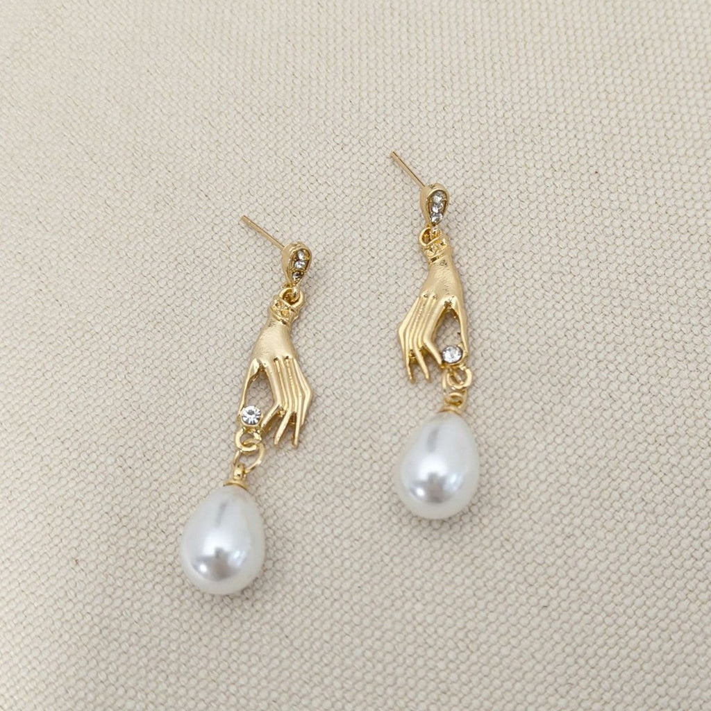 Romantic Pearl Earring for Special Moments