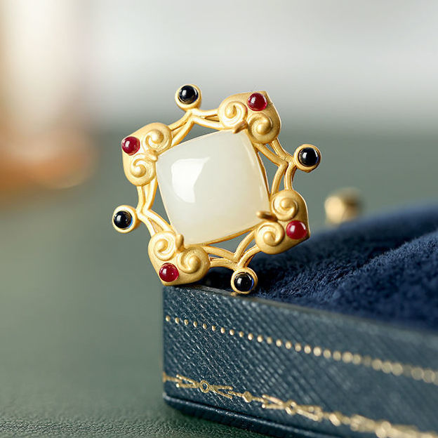 Stunning Gold Pendant for Daily Wear