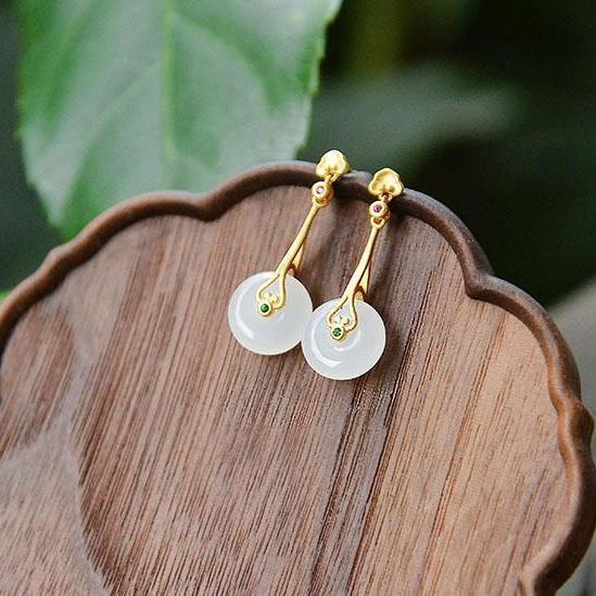 Charming Silver Earring for Any Occasion