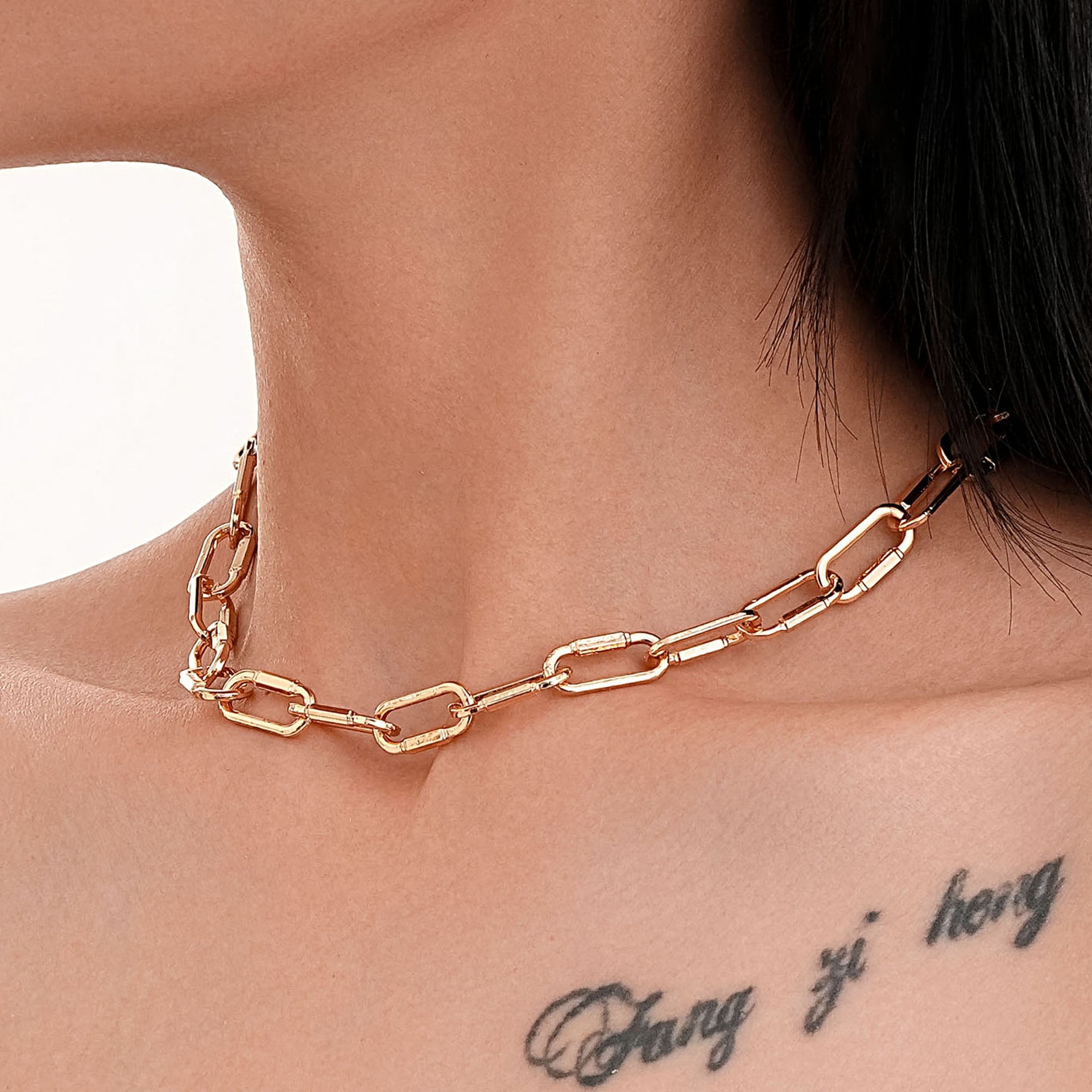 Romantic Gold Necklace for Special Moments