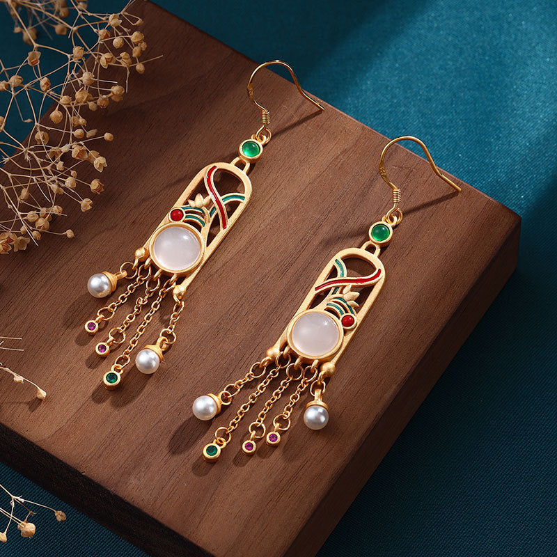 Classic Gold Earring with Timeless Appeal