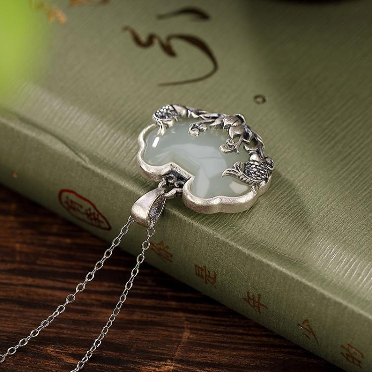 Classic Silver Necklace with Timeless Appeal