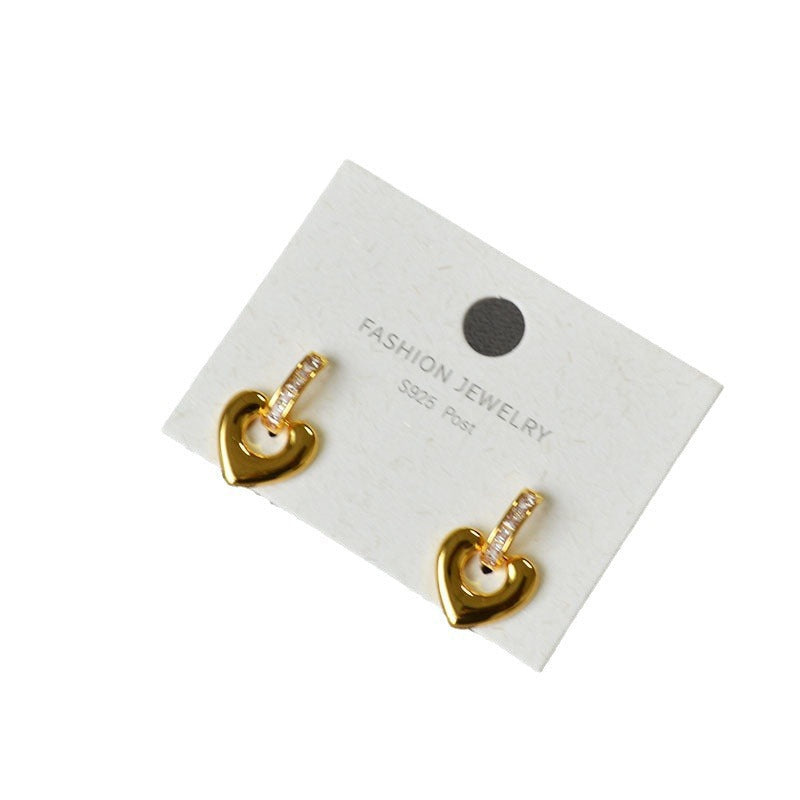 Romantic Gold Earring for Special Moments