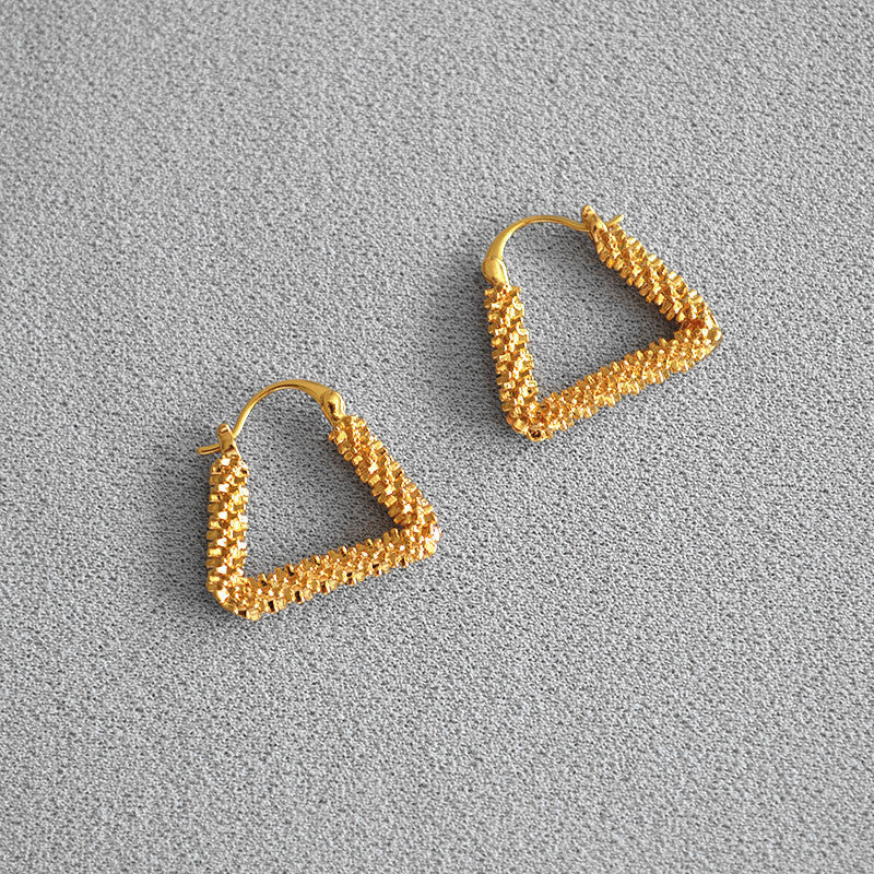 Elegant Gold Earring for Every Occasion