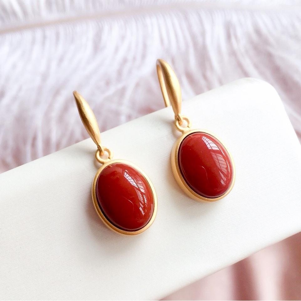 Classic Gold Earring with Timeless Appeal