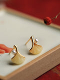 Classic Gold Earring with Timeless Appeal