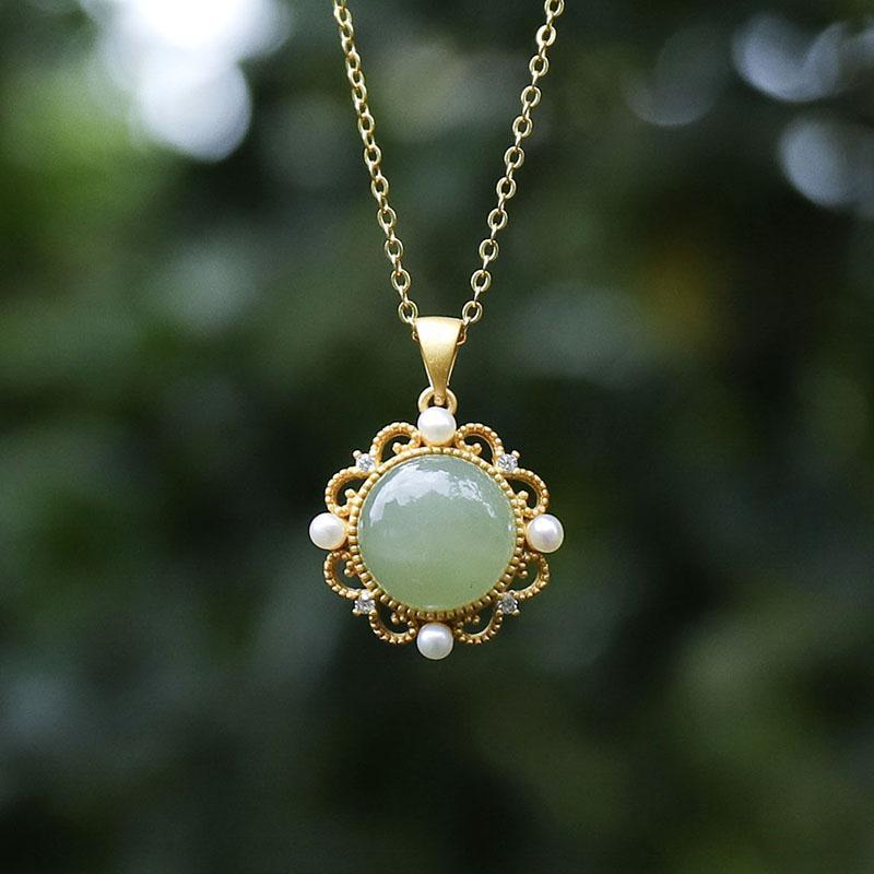 Stunning Gold Necklace for Daily Wear