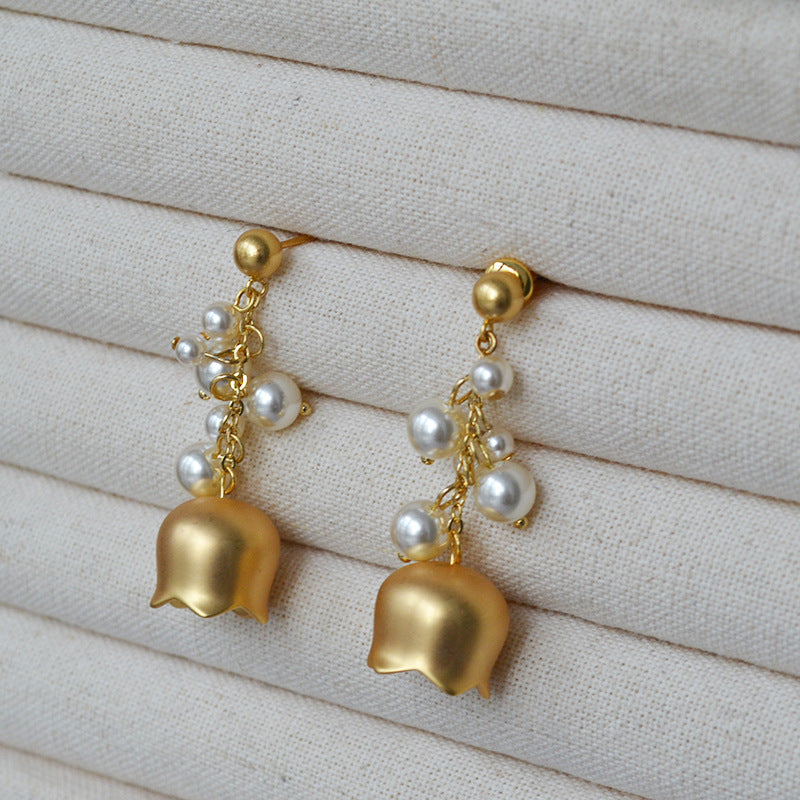 Classic Pearl Earring with Timeless Appeal
