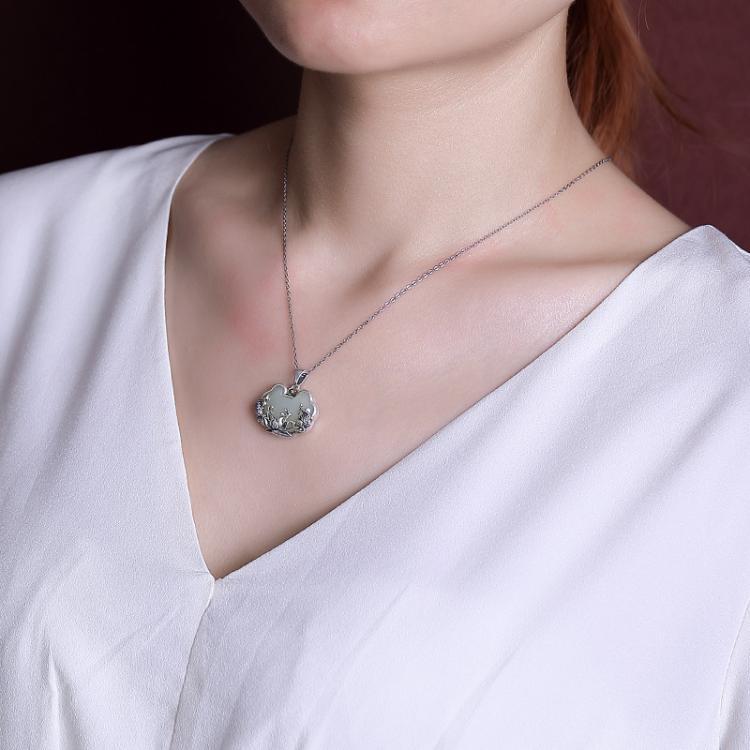 Classic Silver Necklace with Timeless Appeal