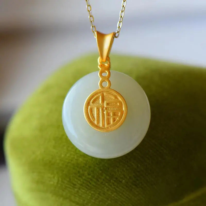 Elegant Silver Pendant for Every Occasion