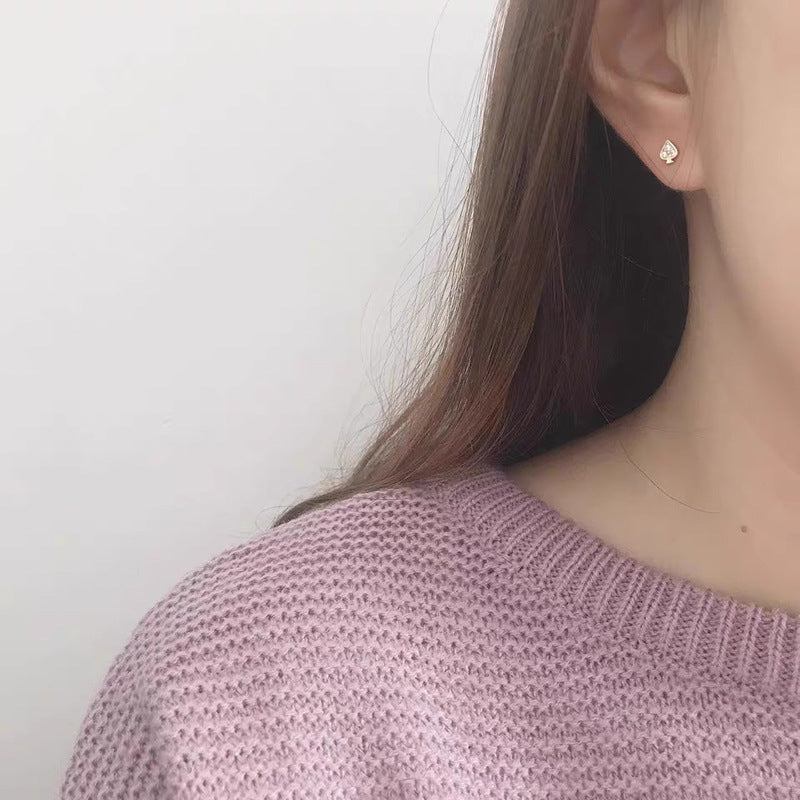 Charming Earring for Any Occasion