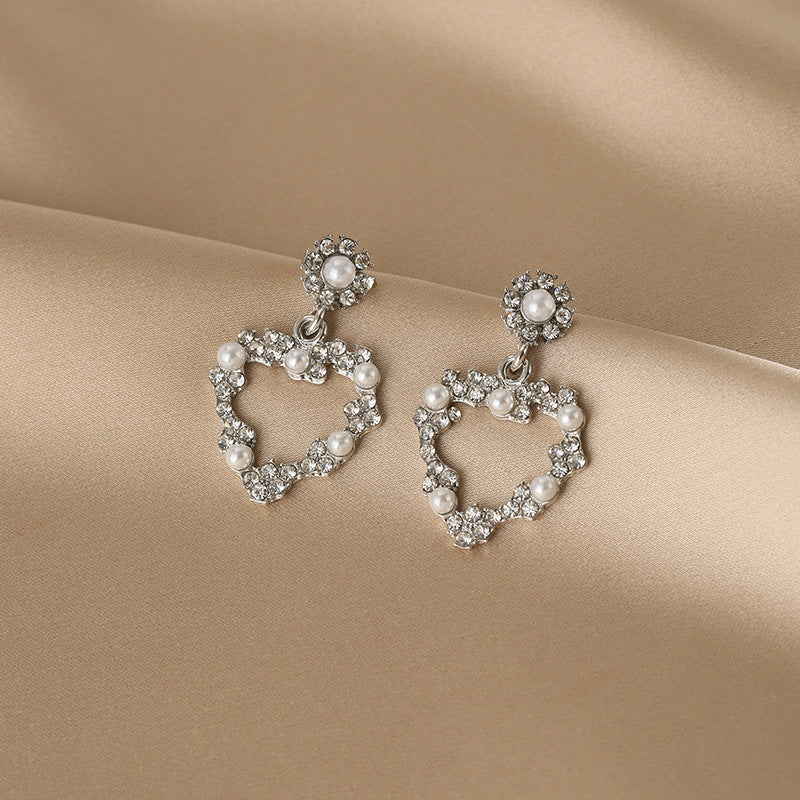 Classic Pearl Earring with Timeless Appeal