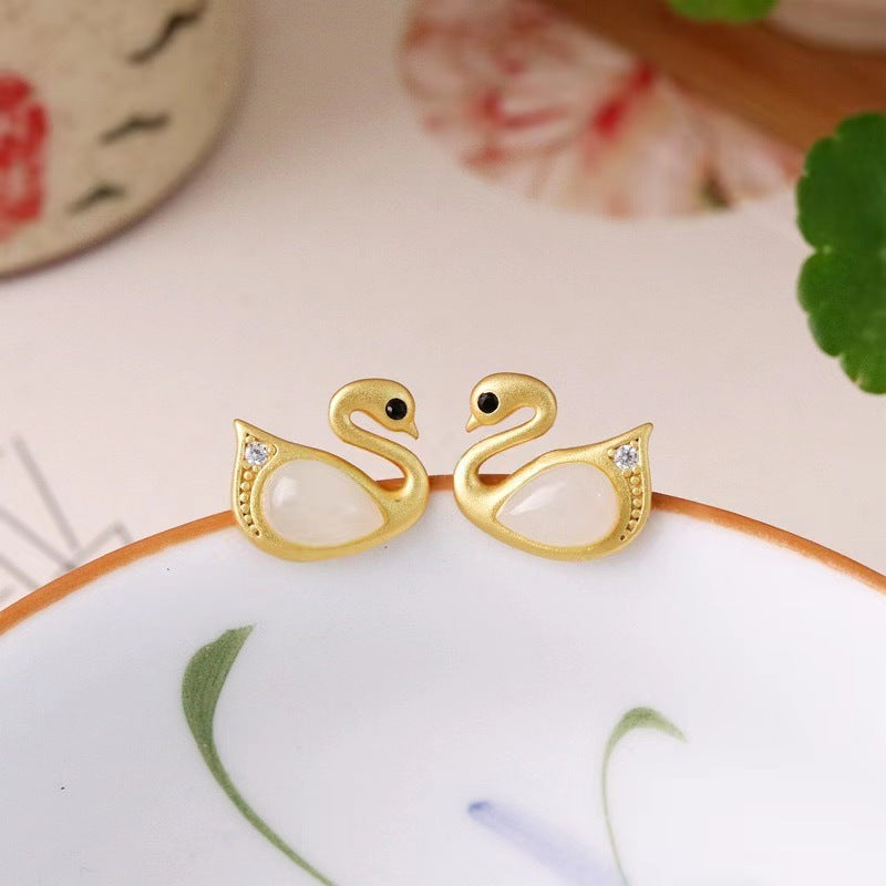 Romantic Gold Earring for Special Moments