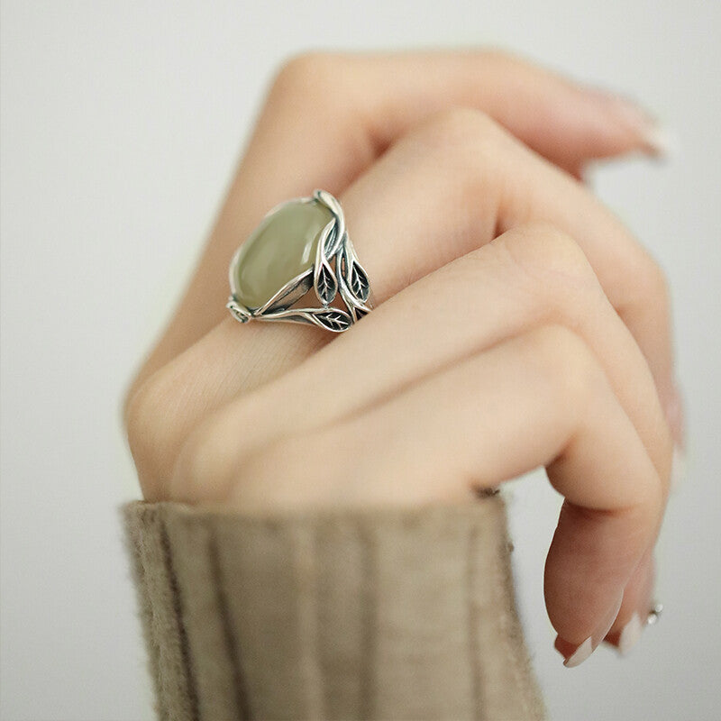 Classic Silver Ring with Timeless Appeal