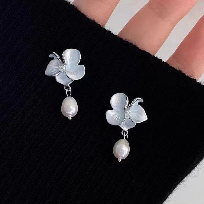 Classic Pearl Earring with Timeless Appeal