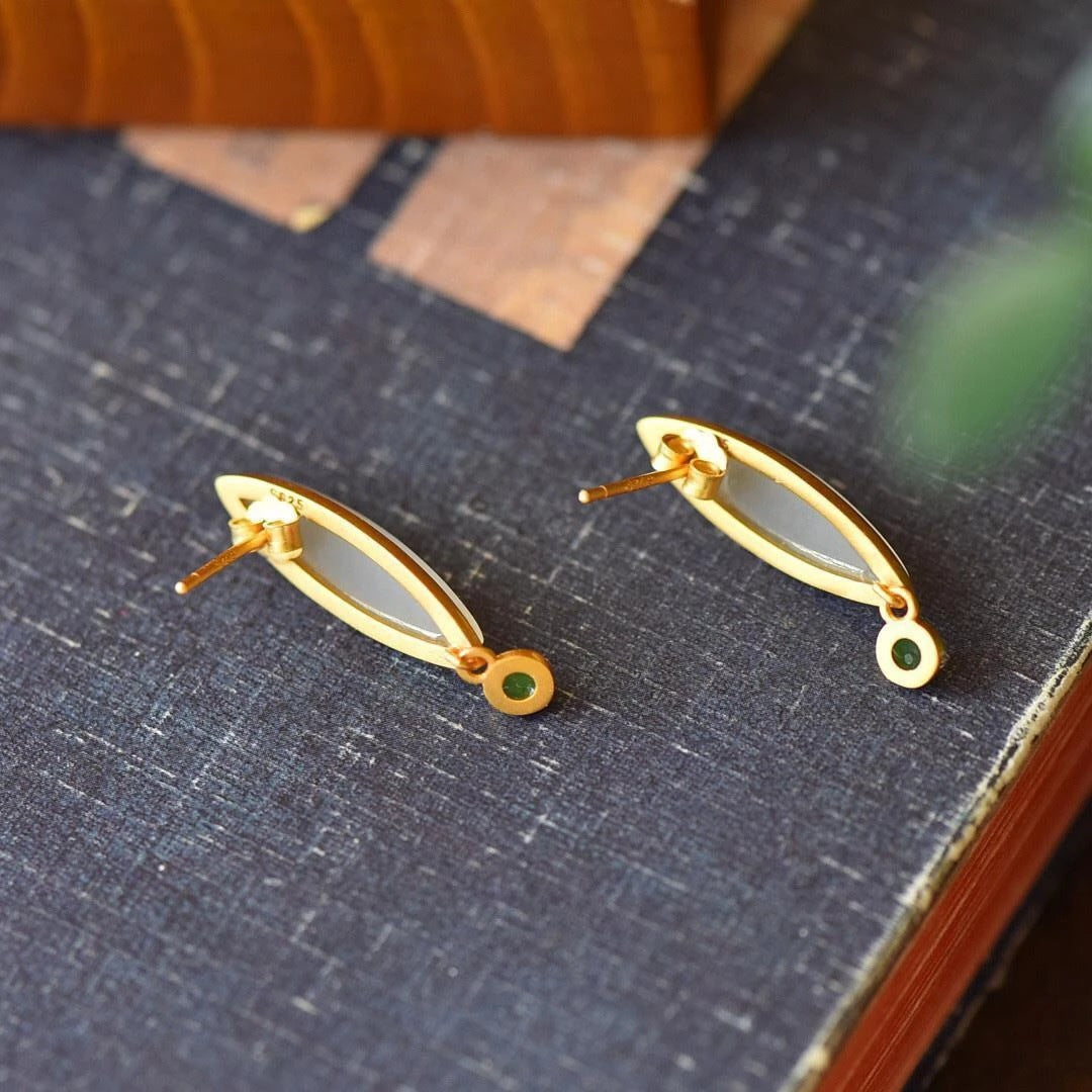 Charming Silver Earring for Any Occasion