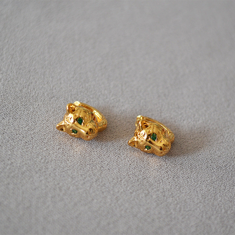 Romantic Gold Earring for Special Moments