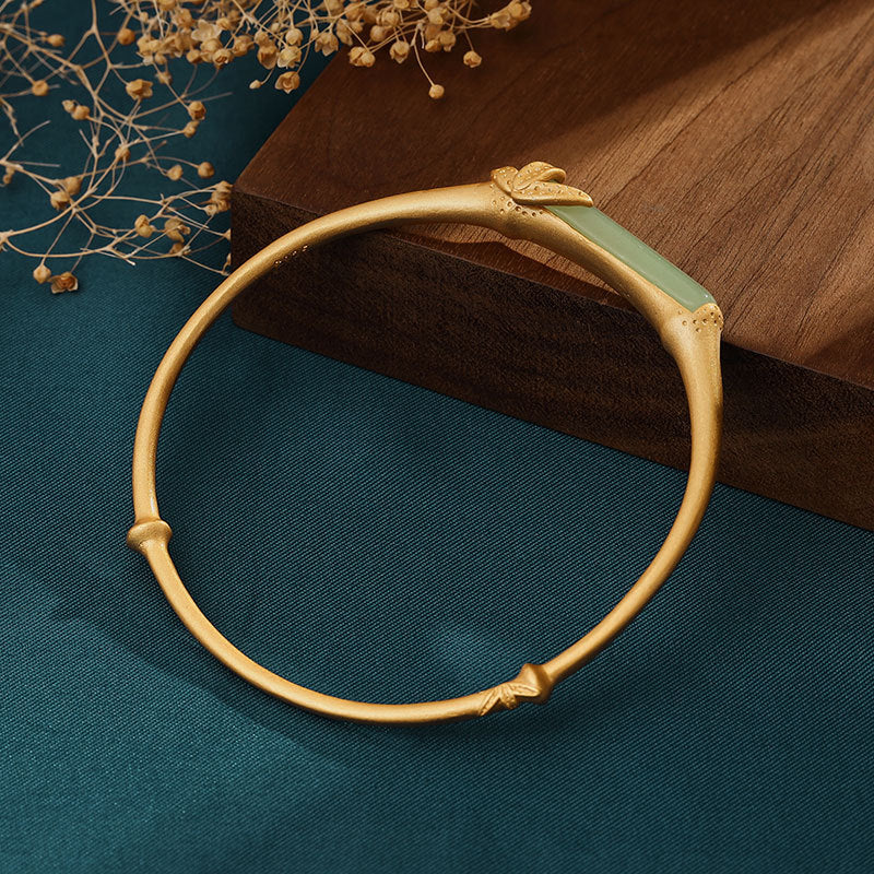 Romantic Gold Bracelet for Special Moments