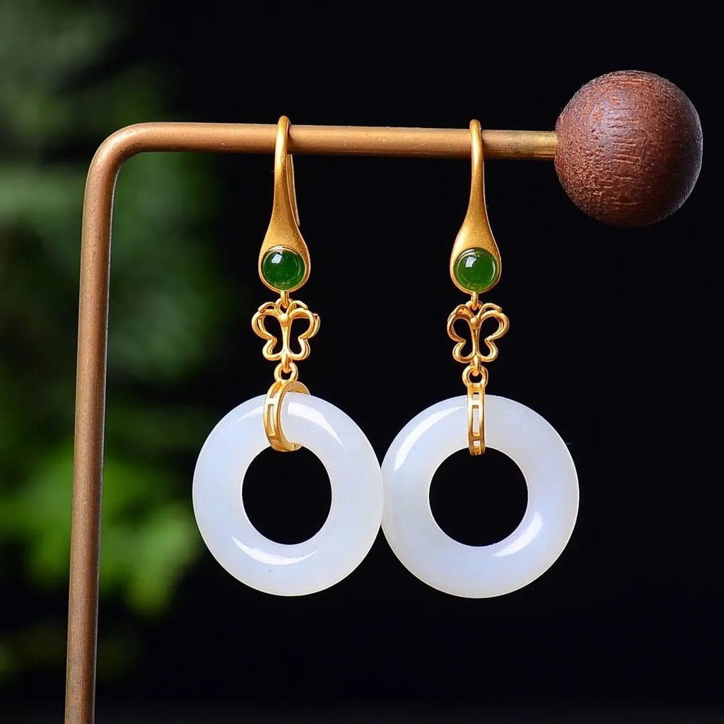 Charming Gold Earring for Any Occasion