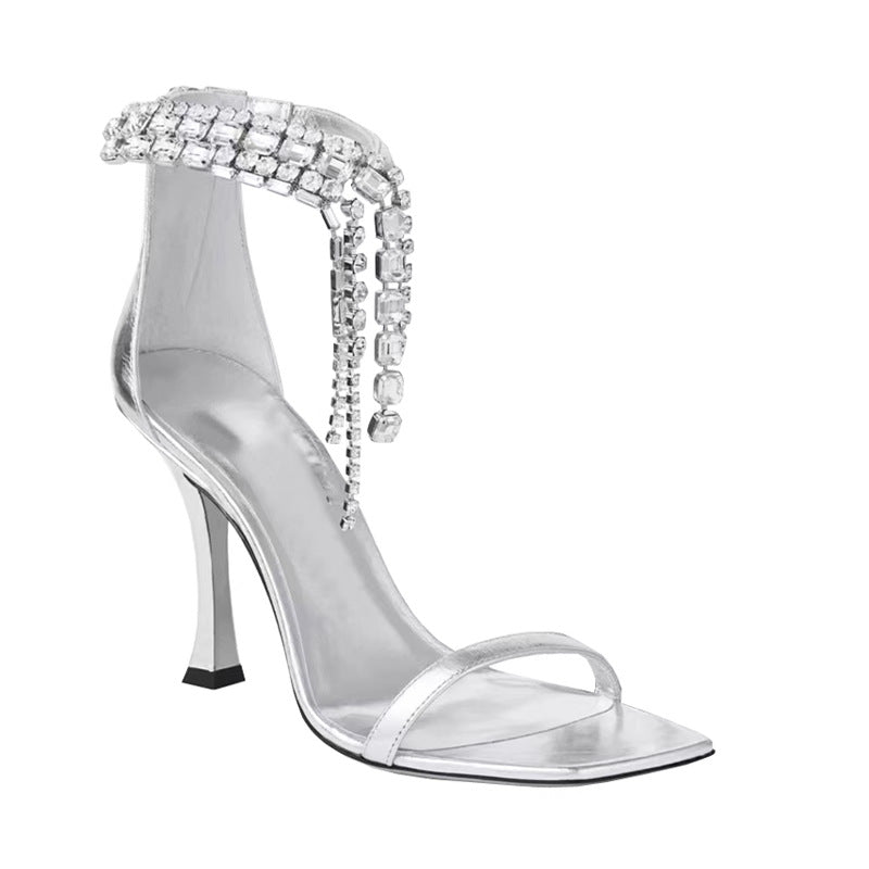 Graceful Orthopedic Sandals for Modern Look