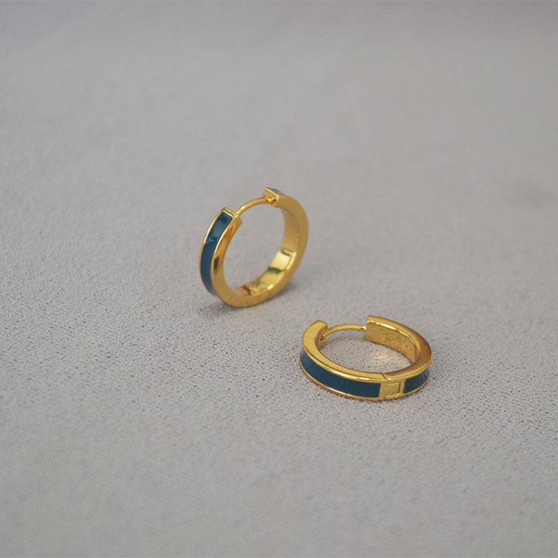 Classic Gold Earring with Timeless Appeal
