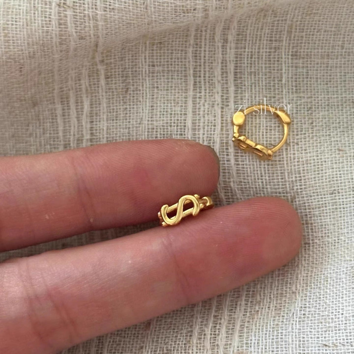 Beautiful Gold Earring with Unique Style
