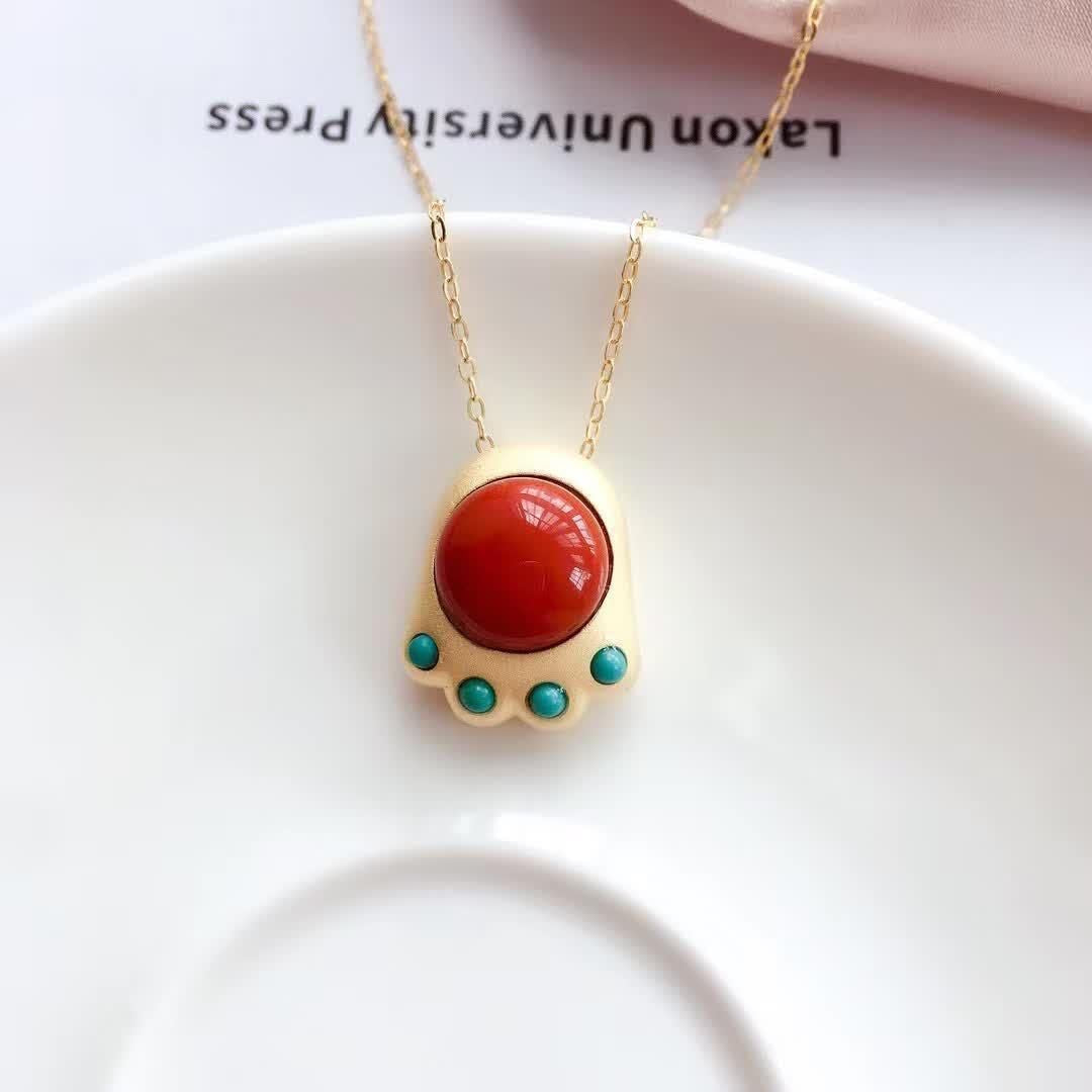 Stunning Gold Pendant for Daily Wear