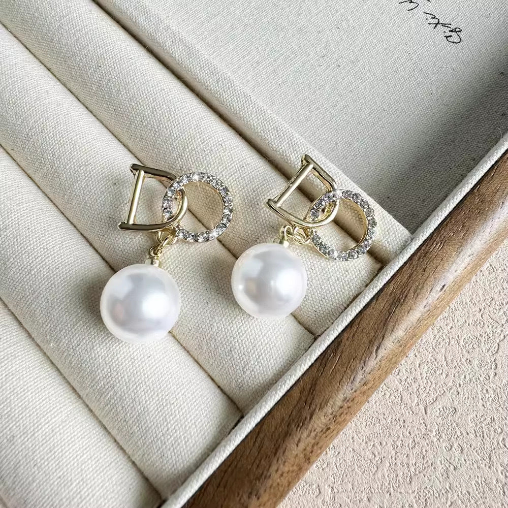 Classic Pearl Earring with Timeless Appeal