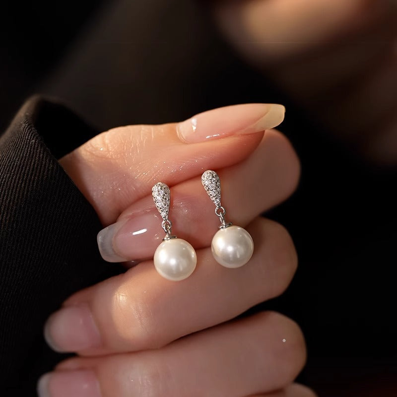 Classic Pearl Earring with Timeless Appeal