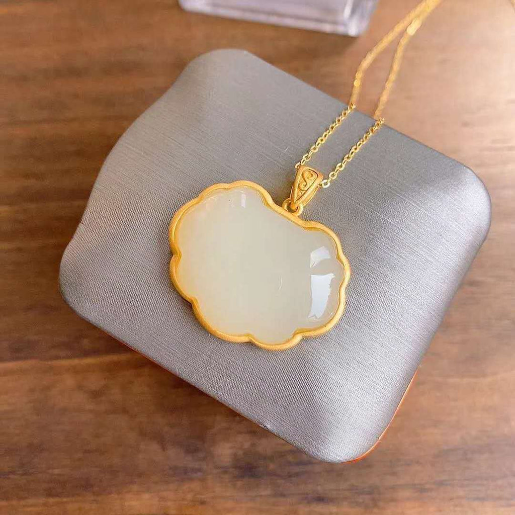 Romantic Gold Necklace for Special Moments