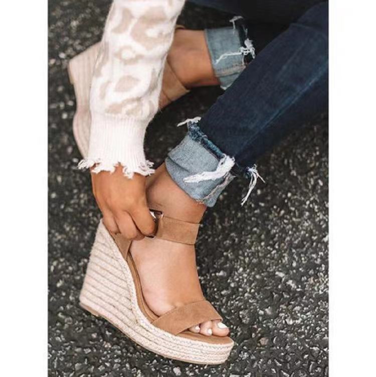 Chic Orthopedic Sandals with Unique Design