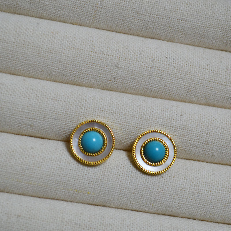 Beautiful Gold Earring with Unique Style