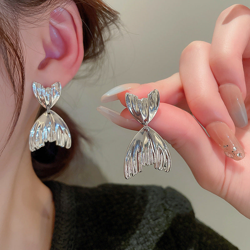 Charming Silver Earring for Any Occasion