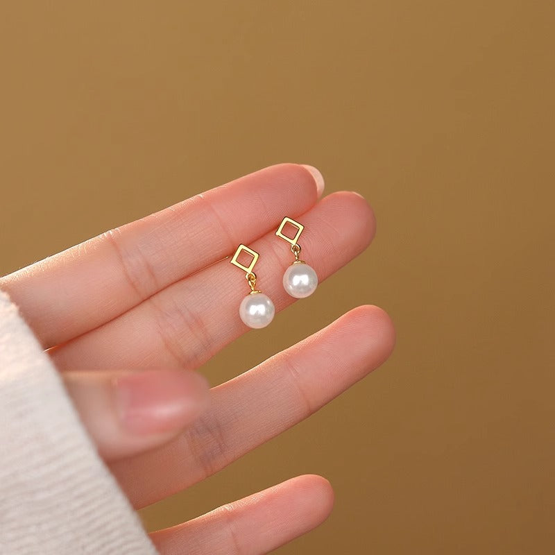 Classic Pearl Earring with Timeless Appeal