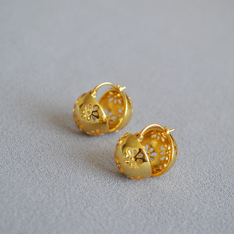 Charming Gold Earring for Any Occasion