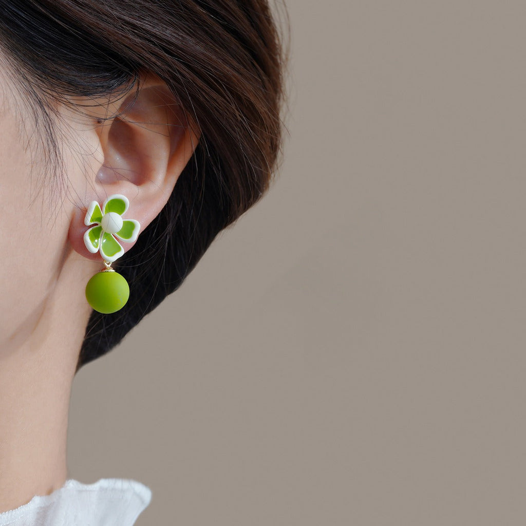 Charming Earring for Any Occasion