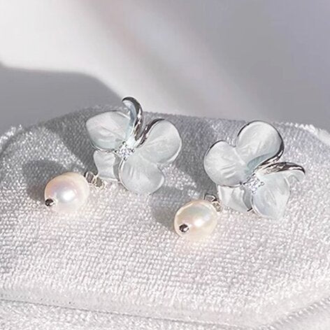 Classic Pearl Earring with Timeless Appeal