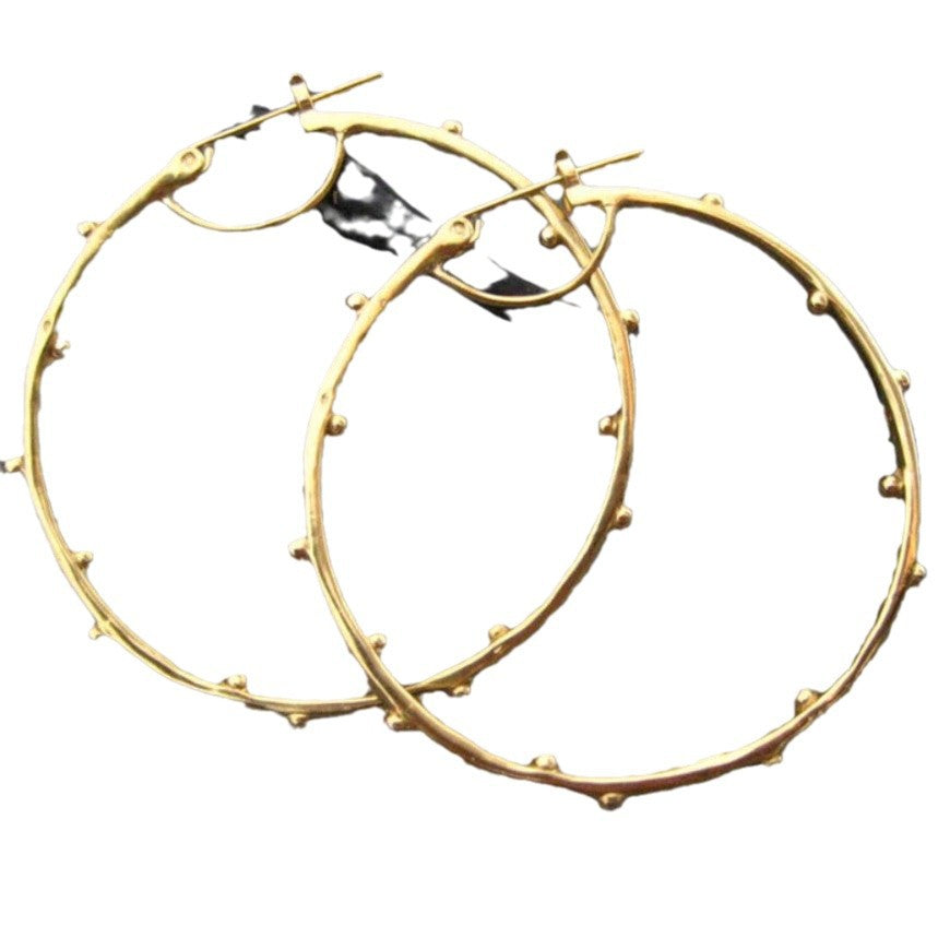 Classic Gold Ring with Timeless Appeal