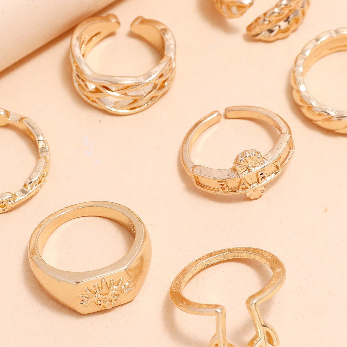 Classic Gold Chain with Timeless Appeal